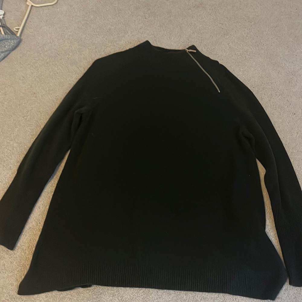 Over sized forest green sweater with gold zipper